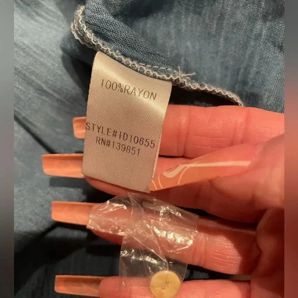 LONG BREAK AWAY BUTTON DOWN TOP WITH POCKETS BLUE DENIM/WHITE RAYON SIZE MEDIUM - Picture 14 of 15